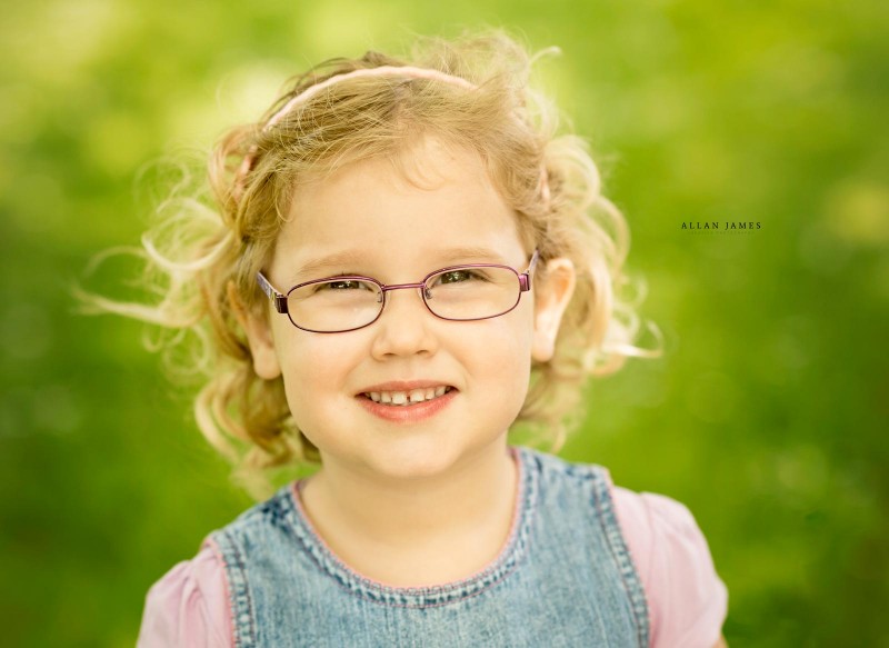 beauty-glasses-smile-neath-photographer (1)